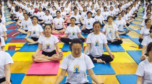 People practise yoga together ahead of World Yoga Day in Zhenjiang